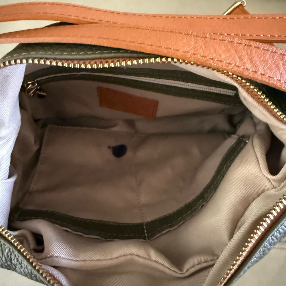 Valentina Vintage Olive Green and Tan Italian Leather Shoulder Bag - Picture 7 of 9